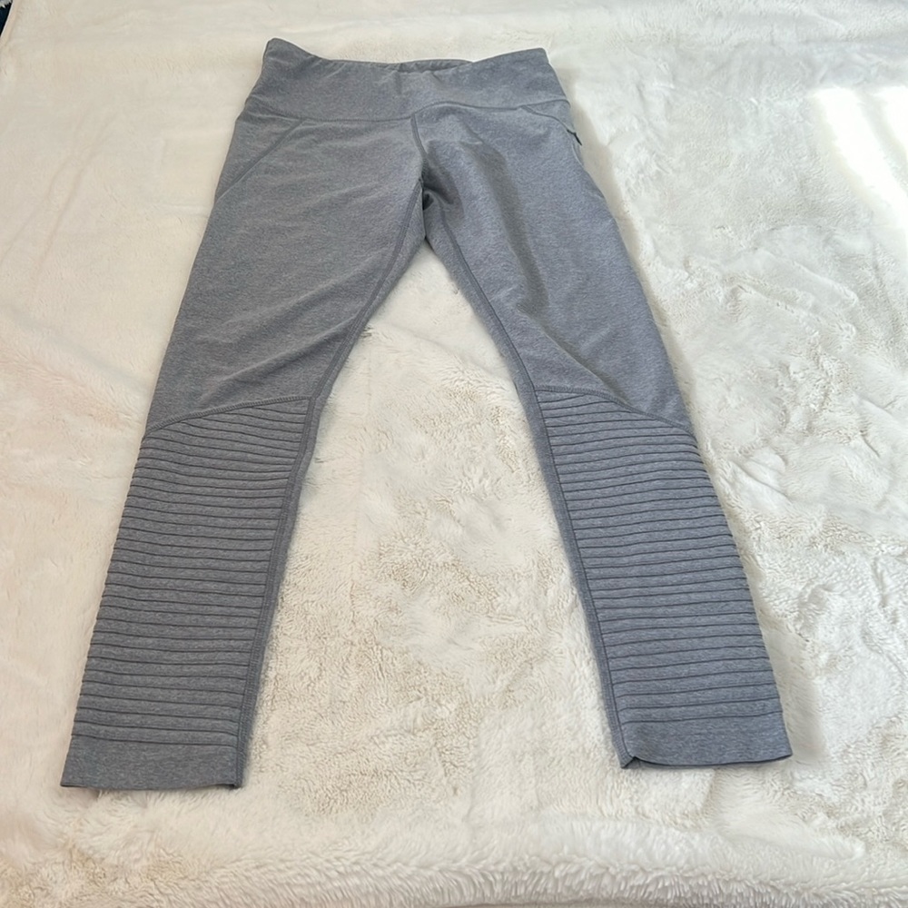 Mondetta grey leggings with one side zipper pocket size medium
